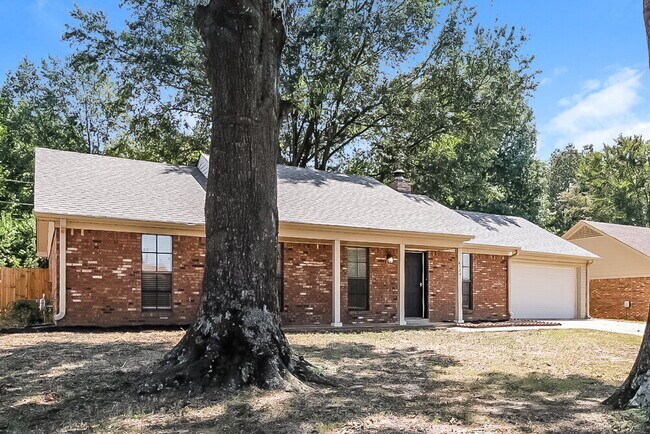 Building Photo - 6170 Chickasaw Dr