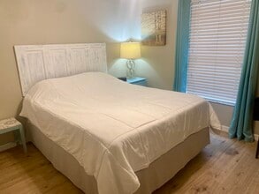 Building Photo - 536 Winthrop Dr