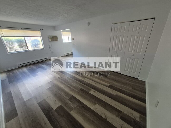 Building Photo - 922 Highland Ave