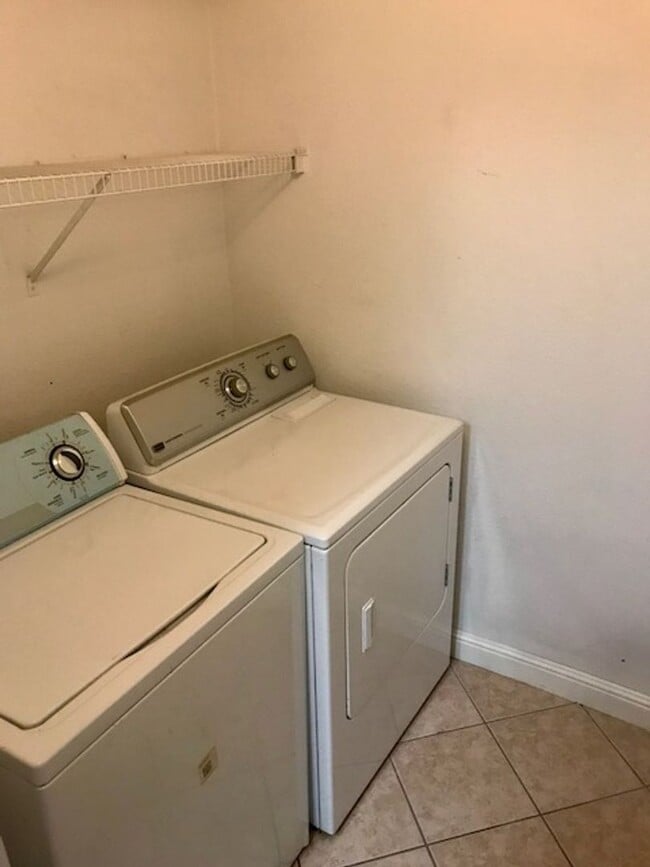 Foto del edificio - Great Gated Community Upgraded 1 Bedroom- ...