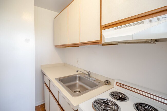 Building Photo - 1430 N Dearborn Pkwy