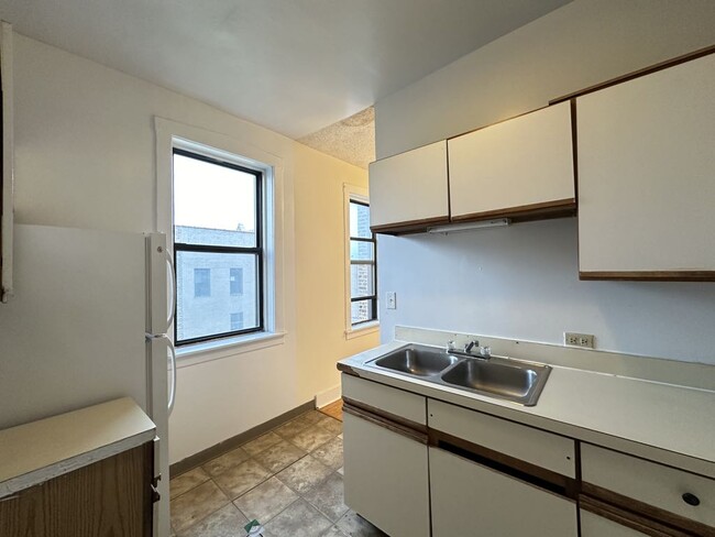 Building Photo - 1542 N Kedzie Ave