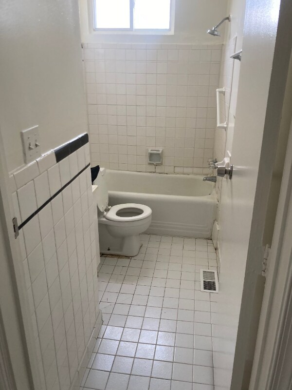 Building Photo - 4101 Fernhill Ave