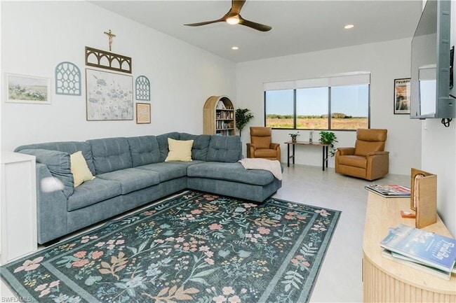 Foto del edificio - 5875 Cassidy Ln