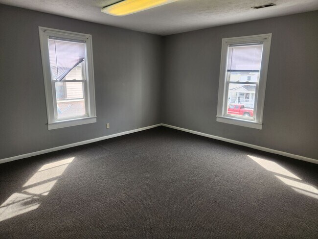 Foto del edificio - 621 E Main St