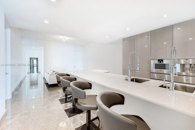 Foto del edificio - 9349 Collins Ave