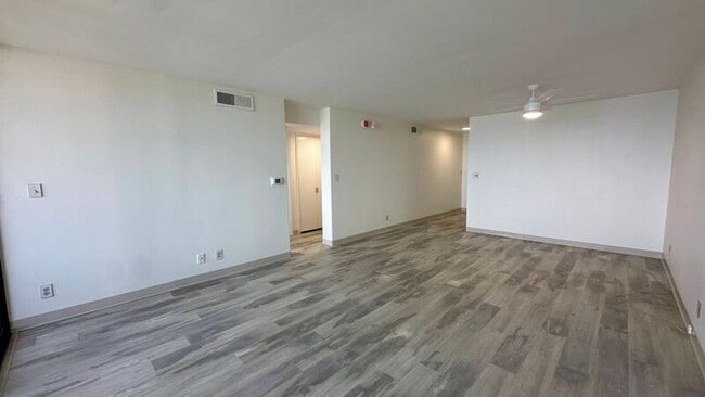 Building Photo - 1600 Ala Moana Blvd