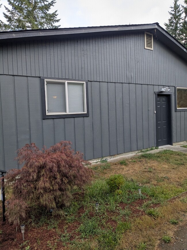Front entry - 1871 SE Van Skiver Rd