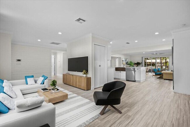 Building Photo - 12831 Shore Dr