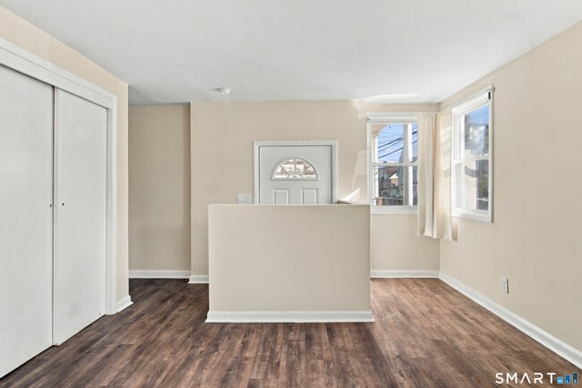 Building Photo - 68 1/2 Lexington Ave
