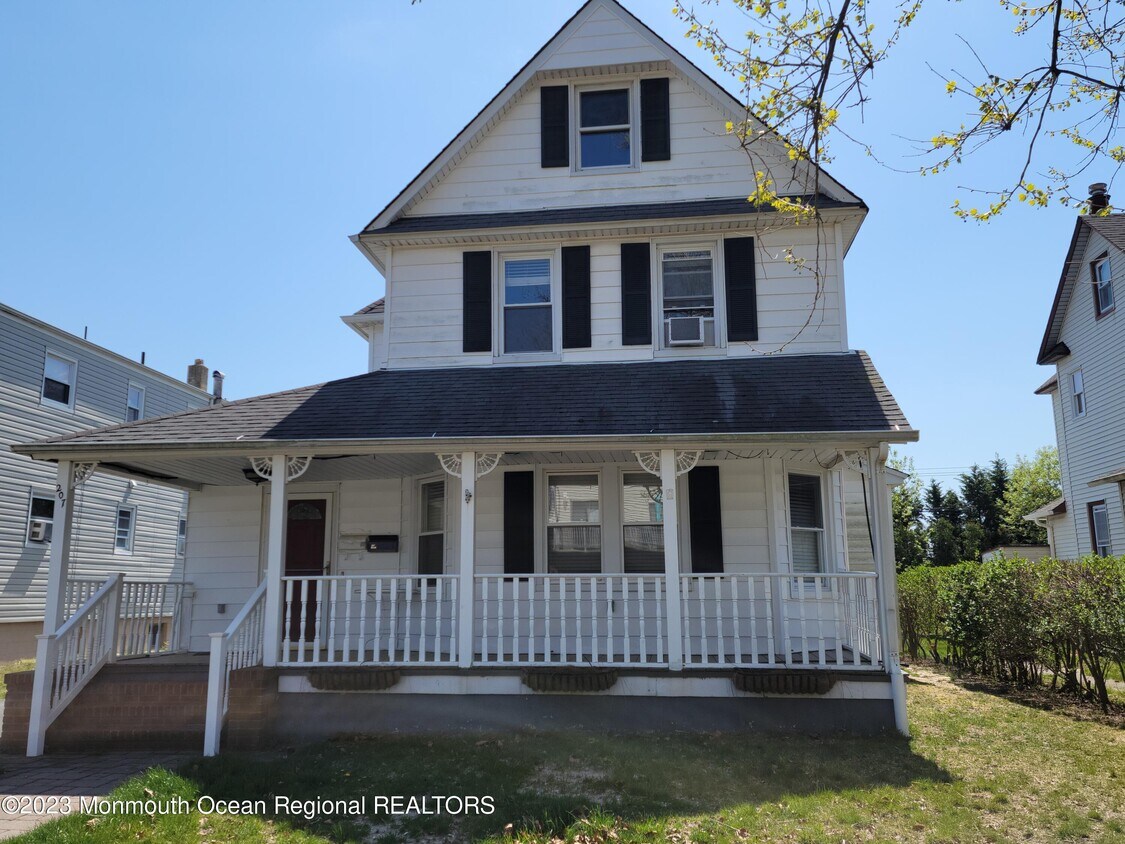 Primary Photo - 207 Brinley Ave