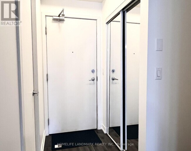 Photo du bâtiment - 18 Rean Dr