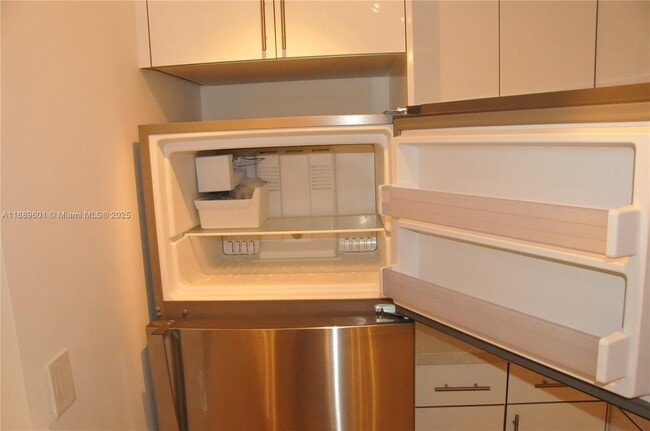 Foto del edificio - 10765 Cleary Blvd