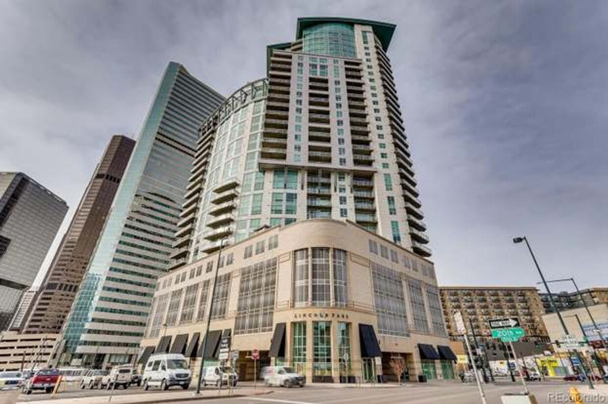 Primary Photo - Large 2 bedroom 2 1/2 bath condo at One Li...