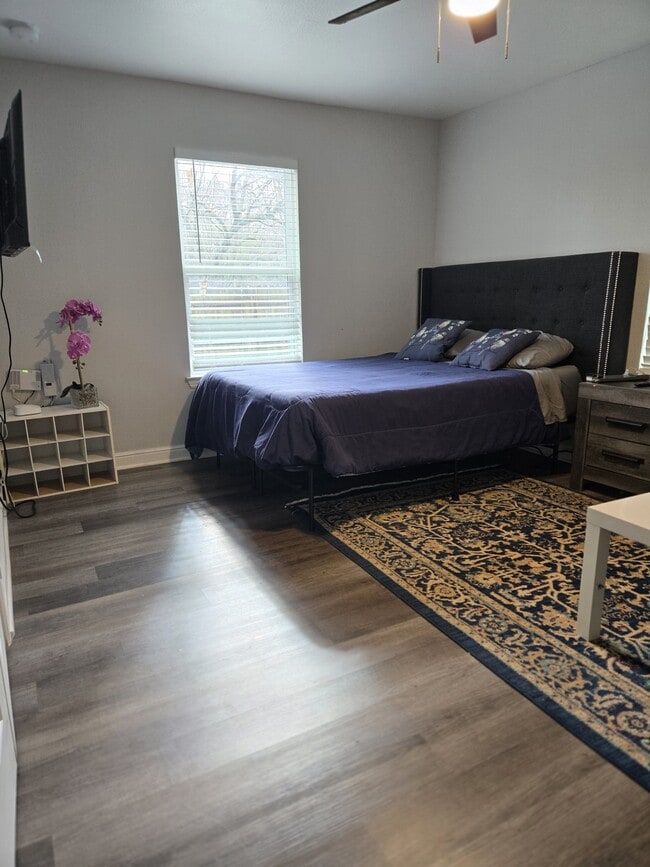 Photo - 1313 Bridges St House