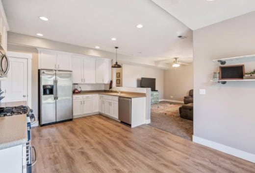 Building Photo - 755 E Meadow Marsh Dr
