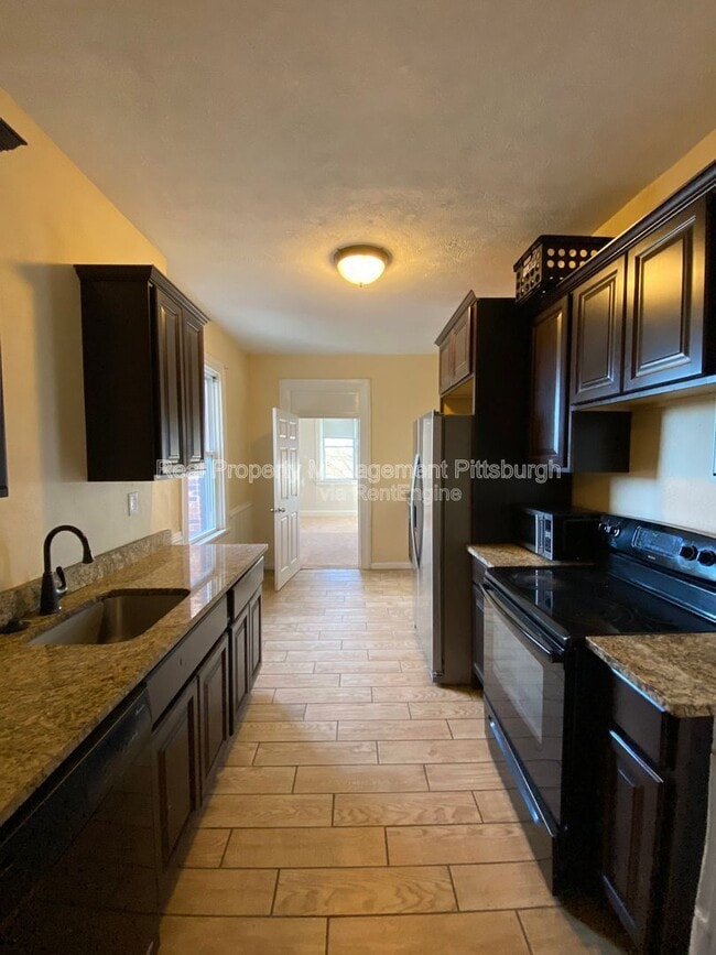Building Photo - 3053 Brereton St