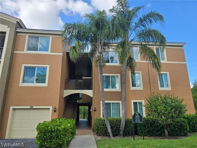 Foto del edificio - 1220 Reserve Way