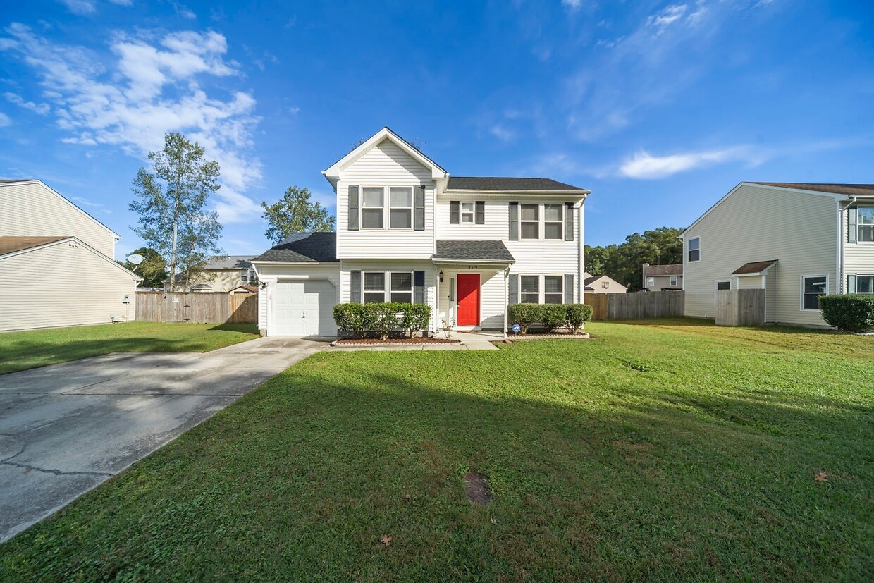 Foto principal - Beautiful 3 bed/ 2.5 bath home in Deep Creek