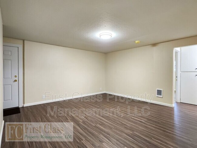 Foto del edificio - 142 NW Bailey Ave