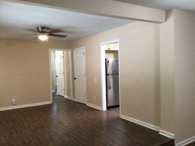 Foto del edificio - 2430 Golden Camp Rd