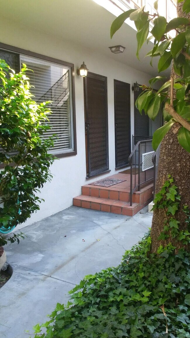 Front door - 818 5th St