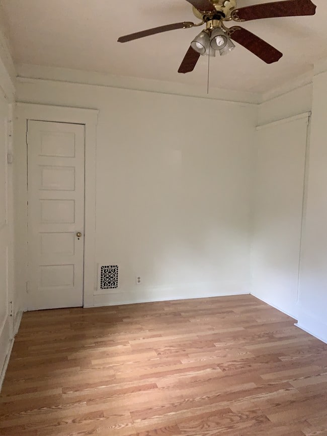 Spacious rooms new windows - 2223 Murray Hill Rd