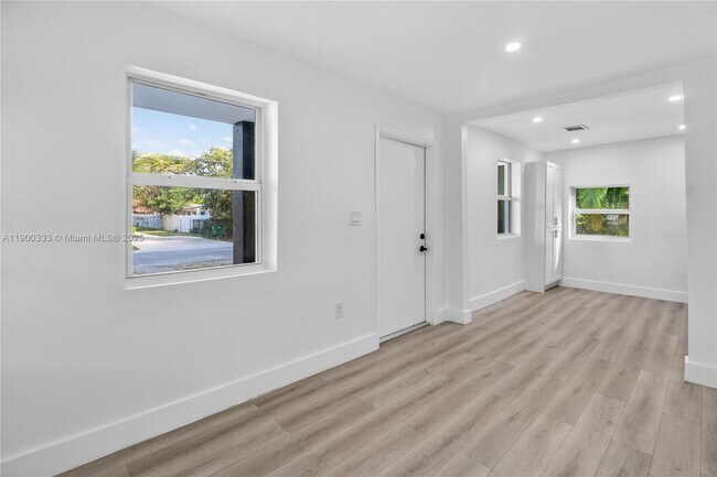 Foto del edificio - 428 NW 97th St