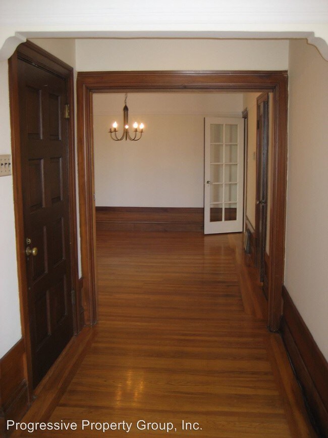 Building Photo - 742 45th Ave