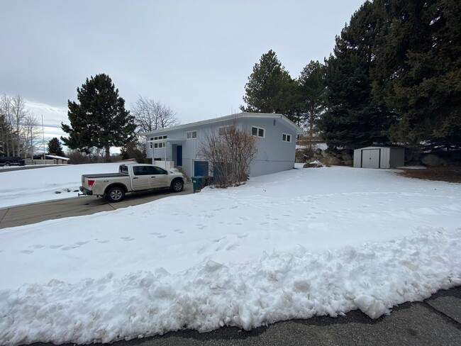 Building Photo - 2305 Fairway Dr