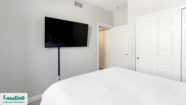 Foto del edificio - 9242 W Russell Rd