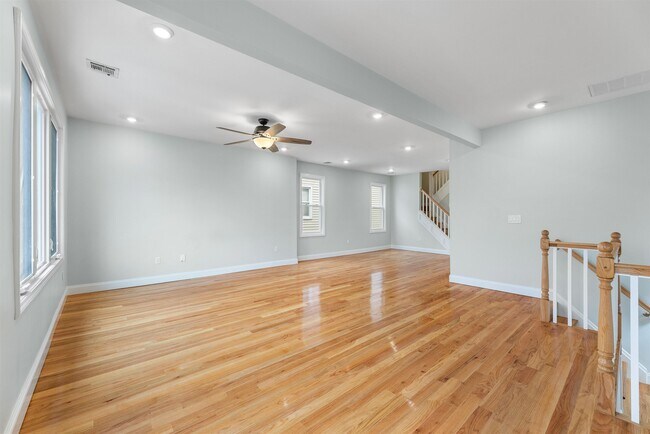 Building Photo - 184 W 49th St