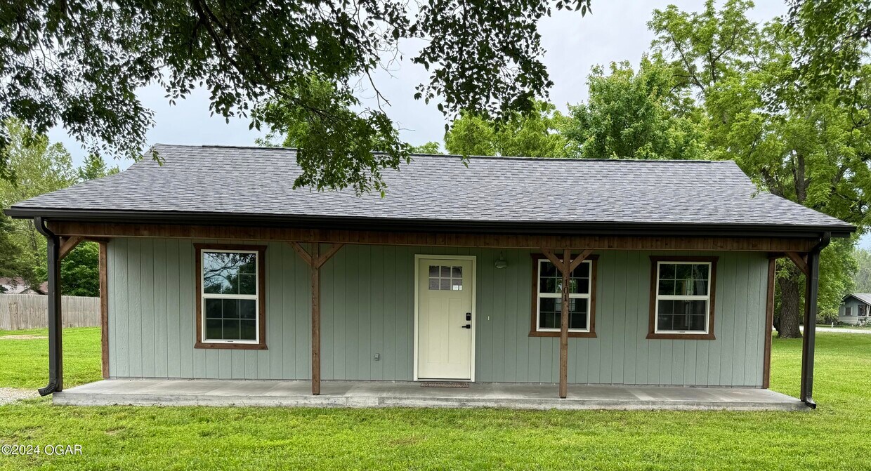 101 Ball St, Alba, MO 64830 Condo for Rent in Alba, MO