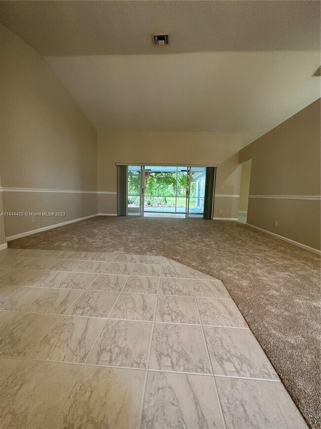Building Photo - 1114 Hatteras Cir