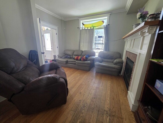 Building Photo - 234 Albert St