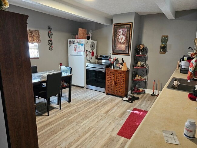 Foto del edificio - 70 Noblestown Rd