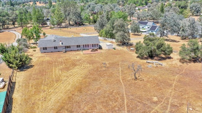 Foto del edificio - 21179 Hemlock St