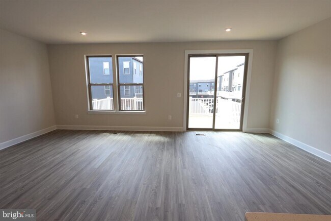 Foto del edificio - 9816 Ames Dr