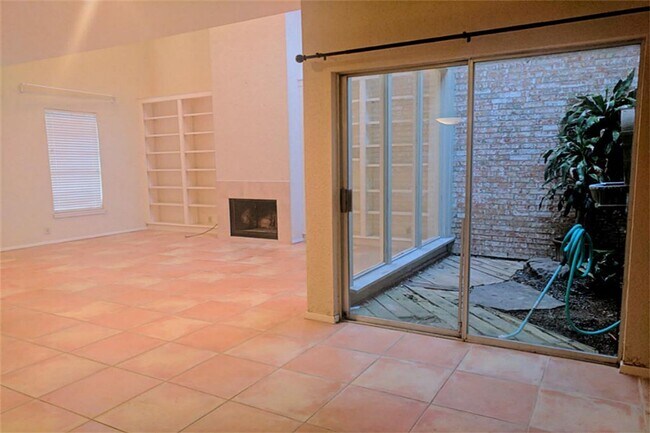 Foto del edificio - 2323 Augusta Dr