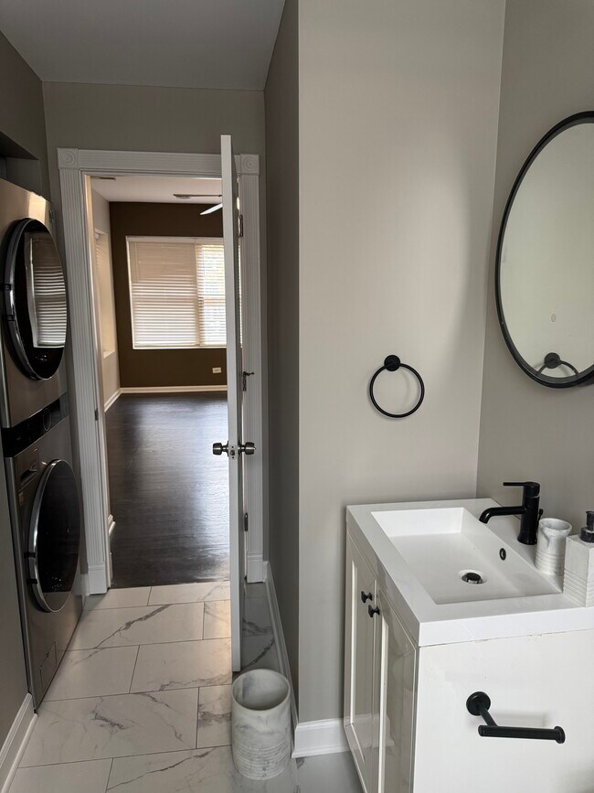 Foto del edificio - 1637-1632 W Farwell Ave