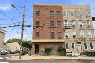 Building Photo - 21 St Pauls Ave