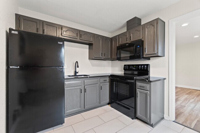 Building Photo - 803 Edgewater