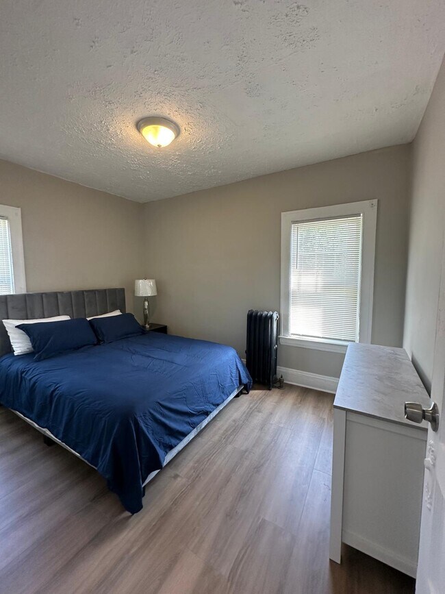 Building Photo - Raymond Apartments