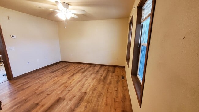 Living room - 2425 Parkfield Dr
