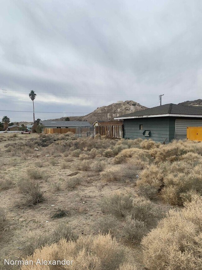Building Photo - 3 br, 2 bath House - 13771 DOGWOOD ST