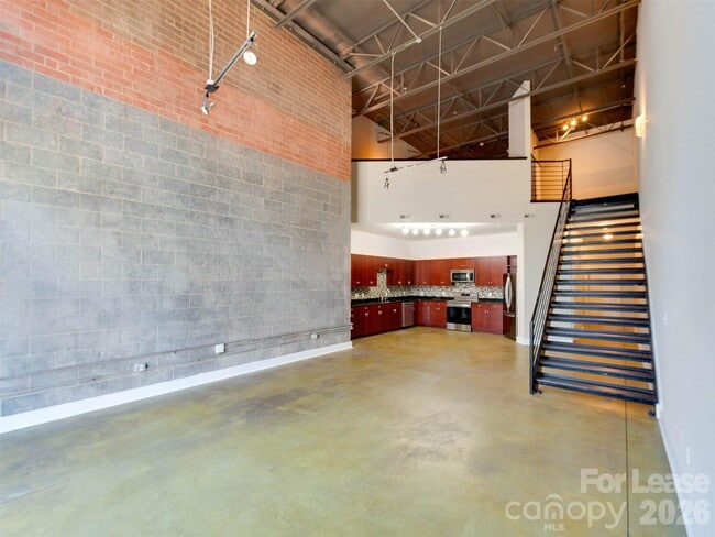 Building Photo - 927 Westmere Ave