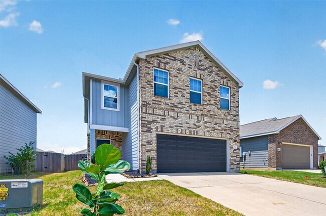 Building Photo - 654 Amesbury Rd