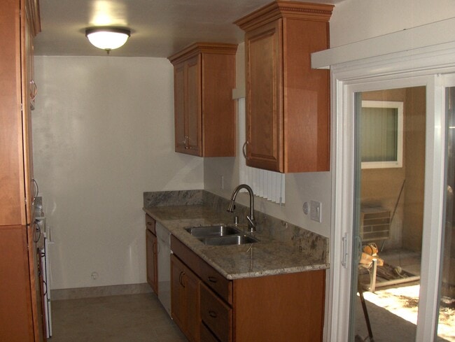 Building Photo - 1807 Fremont Ave