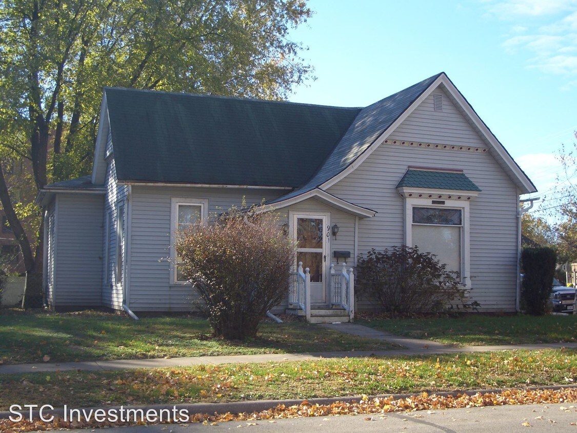 2 br, 1.5 bath House 901 E. Washington House Rental in IL