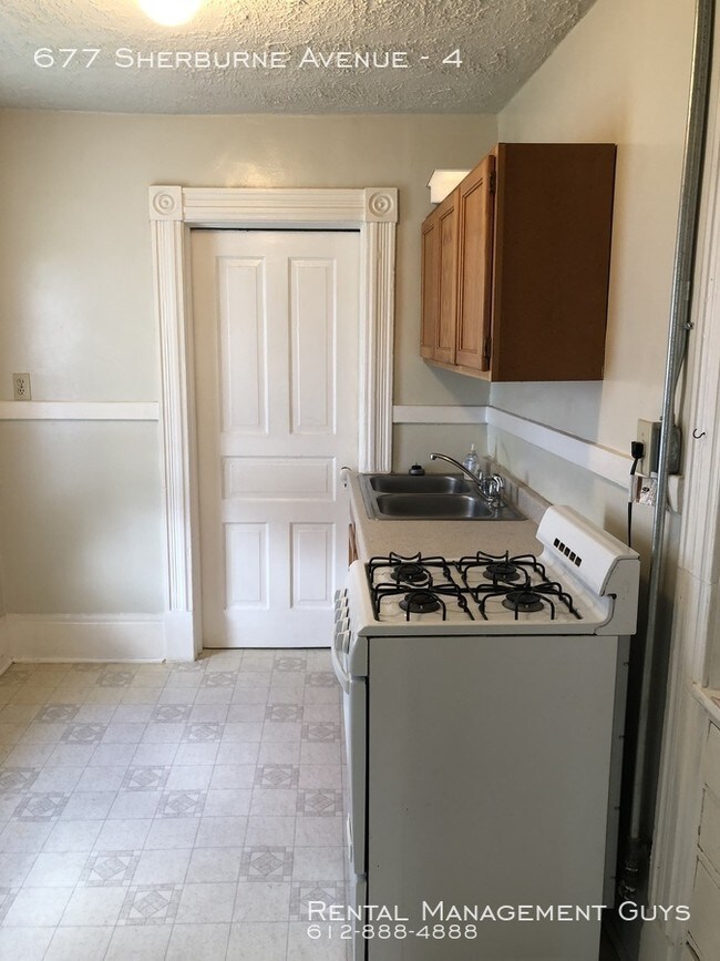 Building Photo - Cozy 1 Bedroom Apartment- Close to Light Rail
